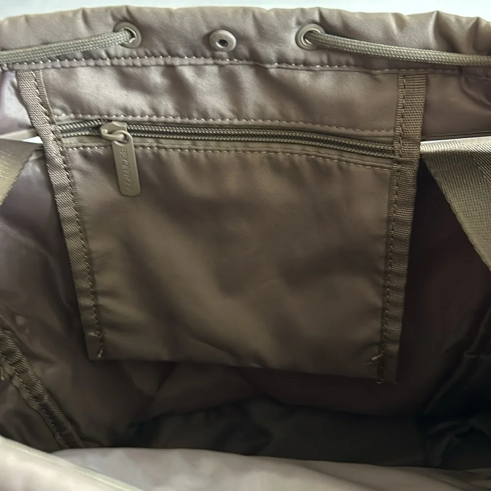 NWT Beyond Yoga Convertible Gym Bag Backpack Tote Bag Taupe Neutral‎ Birch